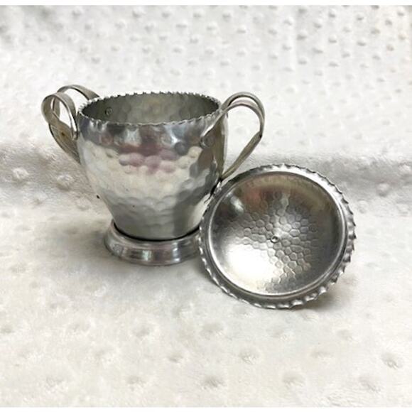 Vintage Rodney Kent Floral/Bow Hammered Aluminum Sugar Bowl, Creamer, Tray Set - Picture 6 of 10
